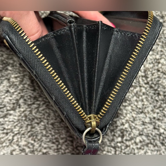 Gucci GG Marmont black zip around wallet - Picture 9 of 16